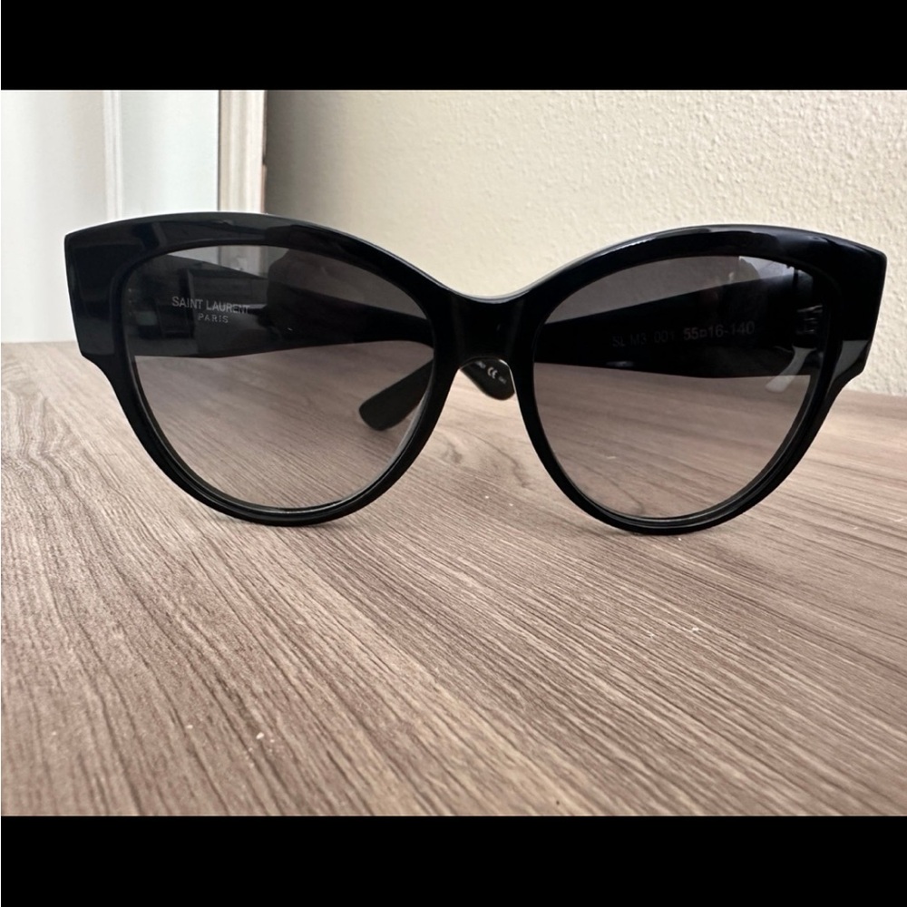 Authentic YSL sunnies . 🖤